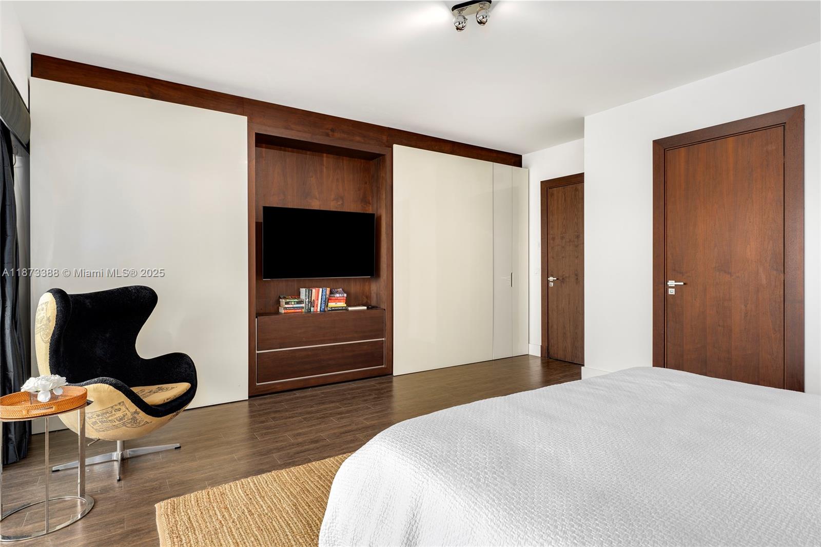 Miami, Florida, 33109, United States, 3 Bedrooms Bedrooms, ,3 BathroomsBathrooms,Residential,For Sale,1940936