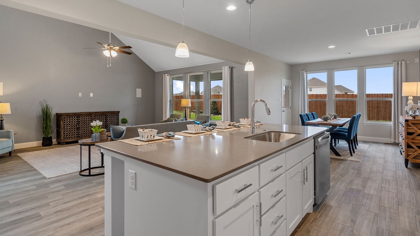 Grand Prairie, Texas, 76065, United States, 5 Bedrooms Bedrooms, ,4 BathroomsBathrooms,Residential,For Sale,2014206