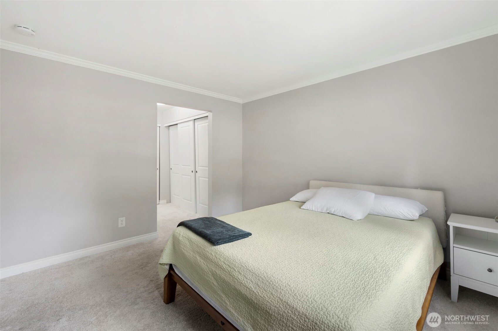 Kirkland, Washington, 98034, United States, 2 Bedrooms Bedrooms, ,1 BathroomBathrooms,Residential,For Sale,1906661