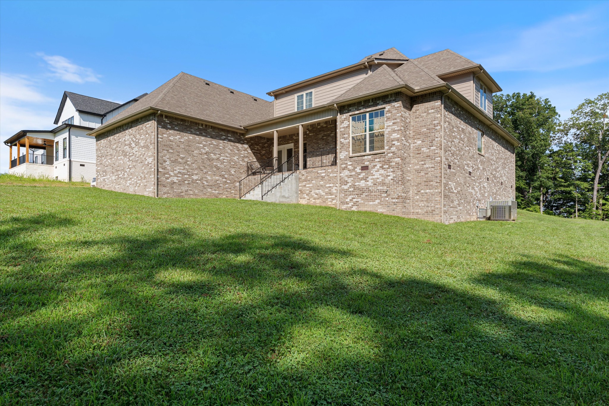 Clarksville, Tennessee, 37043, United States, 5 Bedrooms Bedrooms, ,5 BathroomsBathrooms,Residential,For Sale,1883067