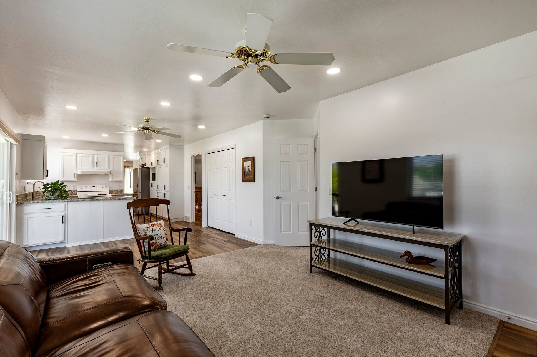  Lovingly Maintained Exceptional Home - 物件實景