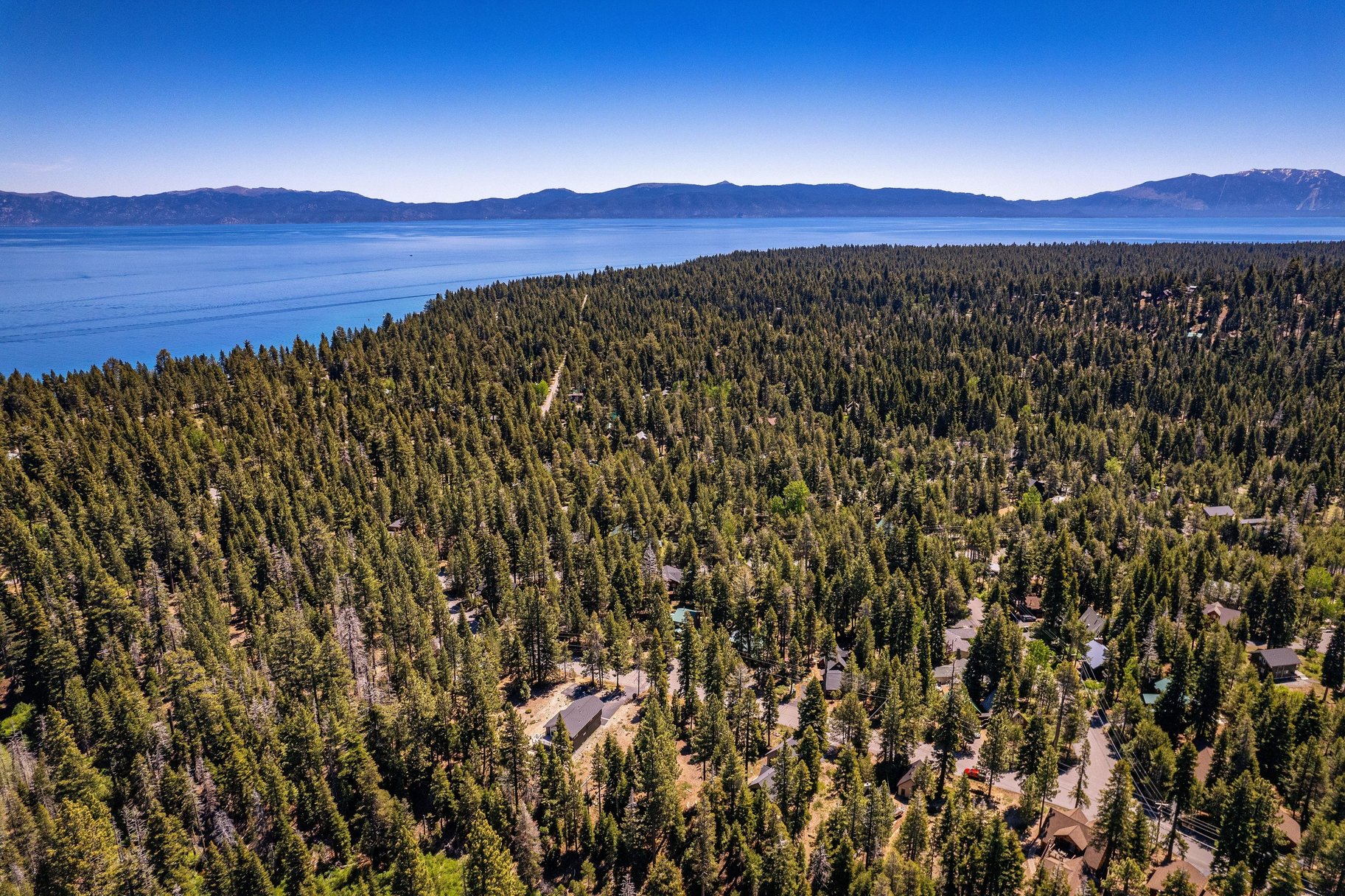  Home 3 Blocks from Lake Tahoe with 4 Car Garage for Cars & Boats - 物件實景