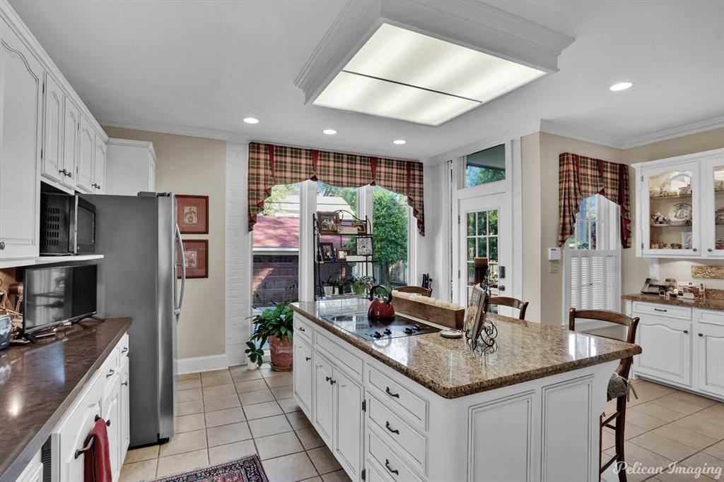 Shreveport, Louisiana, 71106, United States, 5 Bedrooms Bedrooms, ,4 BathroomsBathrooms,Residential,For Sale,1779420