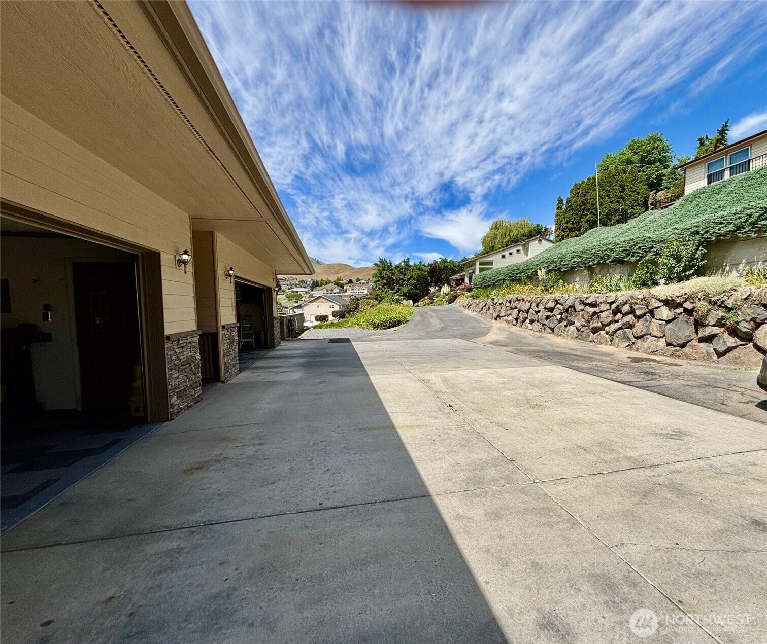 Wenatchee, Washington, 98801, United States, 5 Bedrooms Bedrooms, ,4 BathroomsBathrooms,Residential,For Sale,1723566