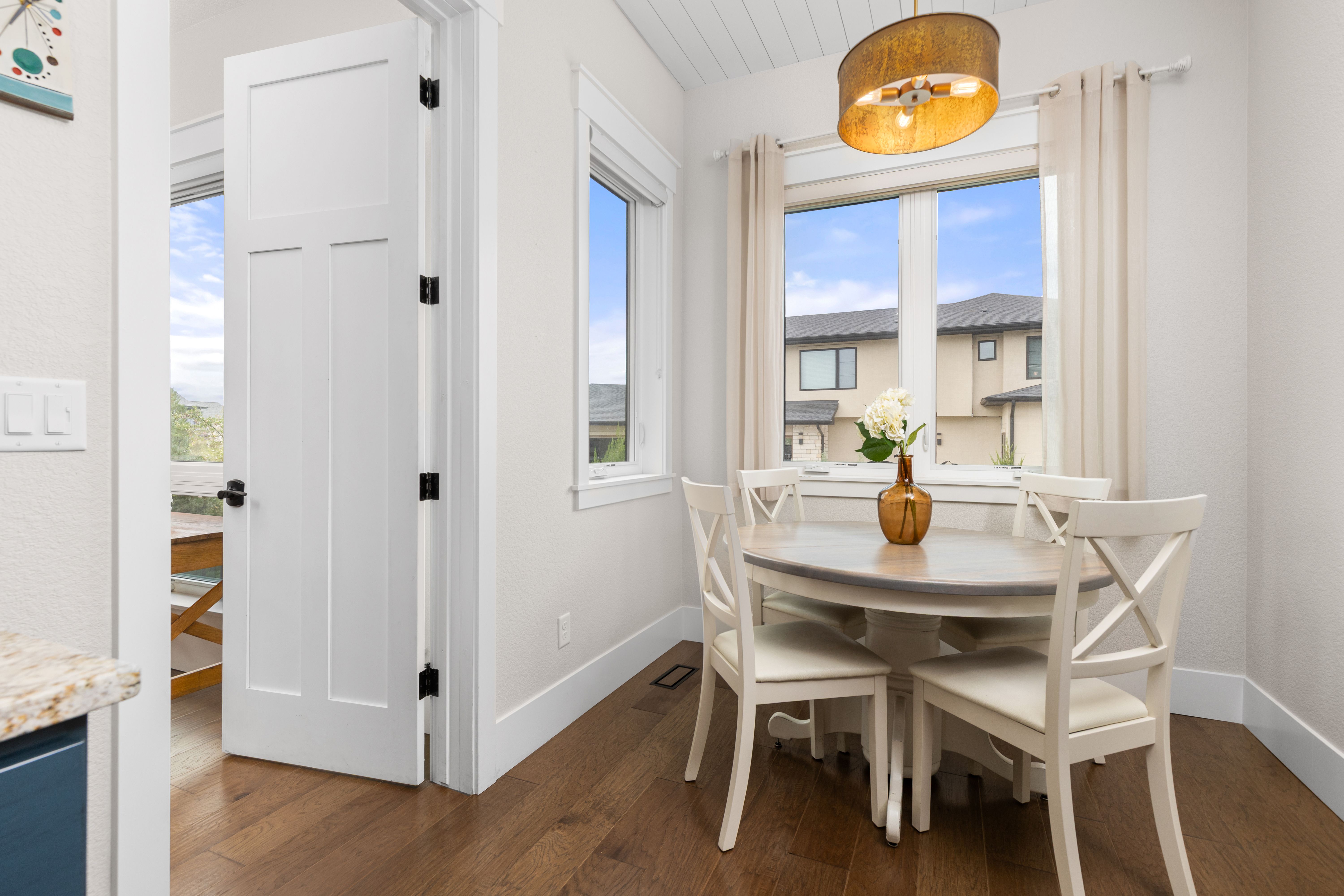  Amazing Opportunity For Multigenerational Living - 物件實景