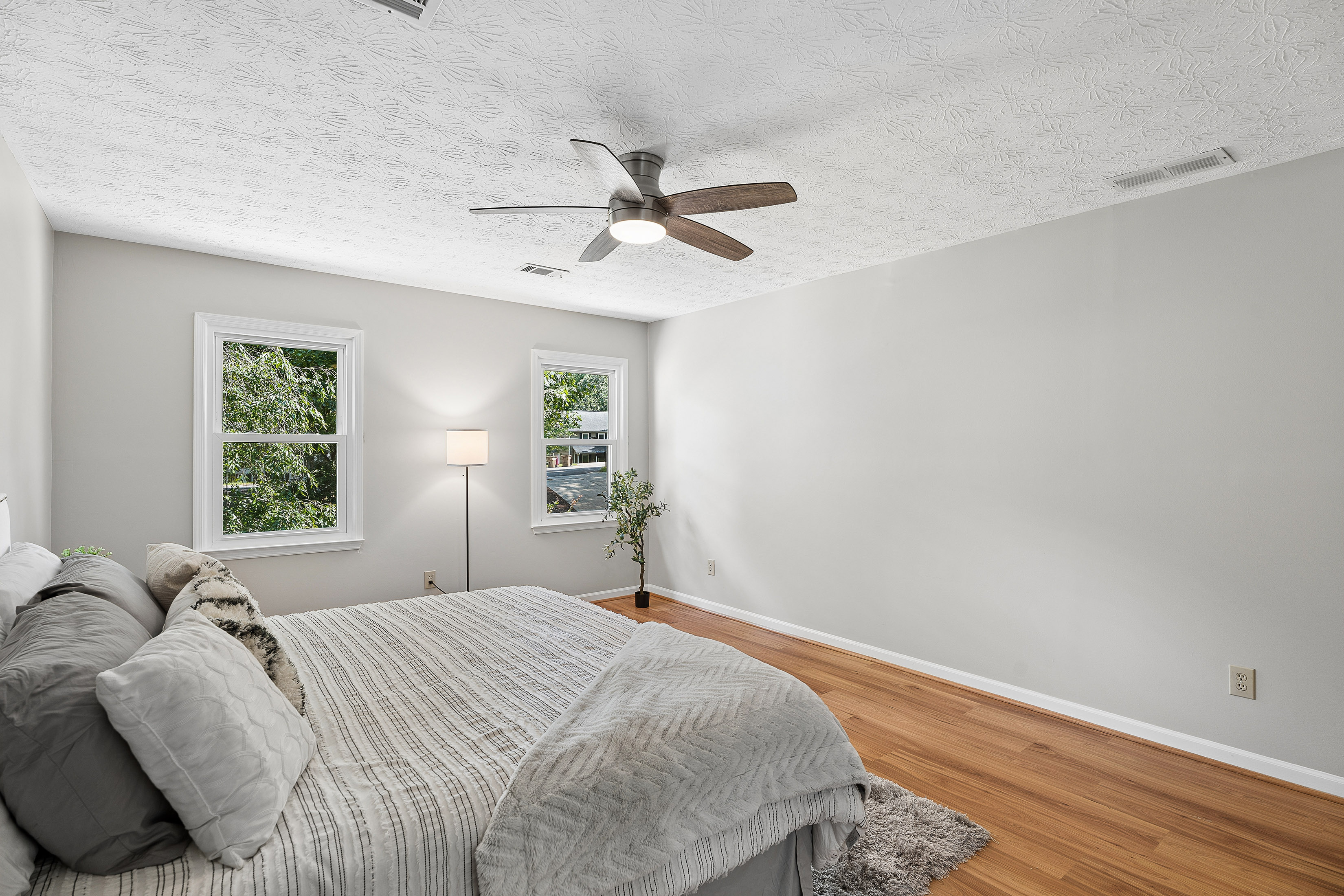 Beautifully Updated Two-story Traditional Home Nestled on a Quiet Cul-de-sac - 物件實景
