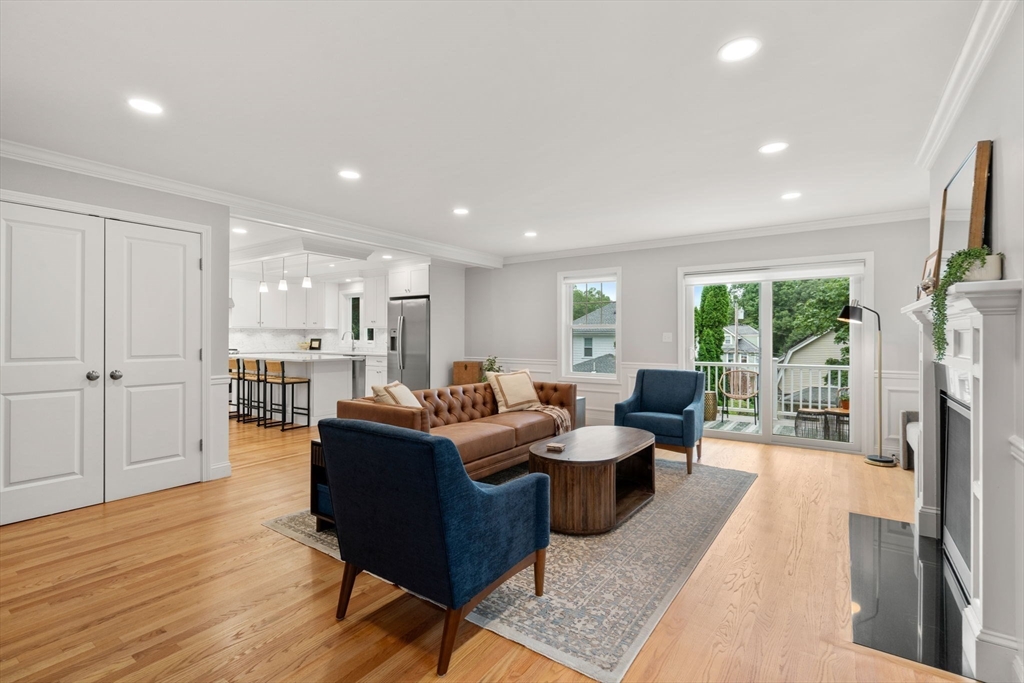 Waltham, Massachusetts, 02453, United States, 4 Bedrooms Bedrooms, ,5 BathroomsBathrooms,Residential,For Sale,1927253