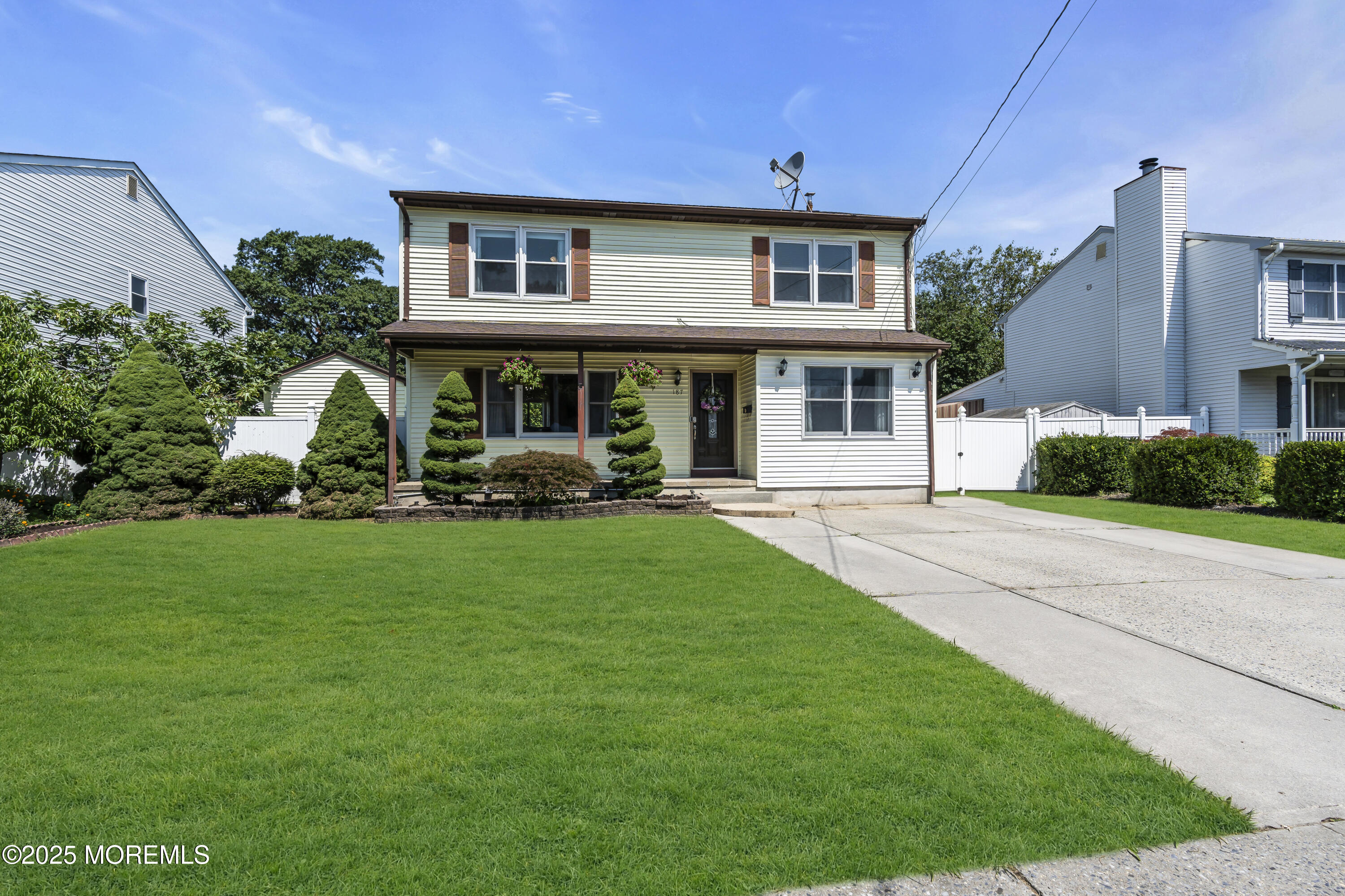 Hazlet, New Jersey, 07734, United States, 4 Bedrooms Bedrooms, ,2 BathroomsBathrooms,Residential,For Sale,1916548