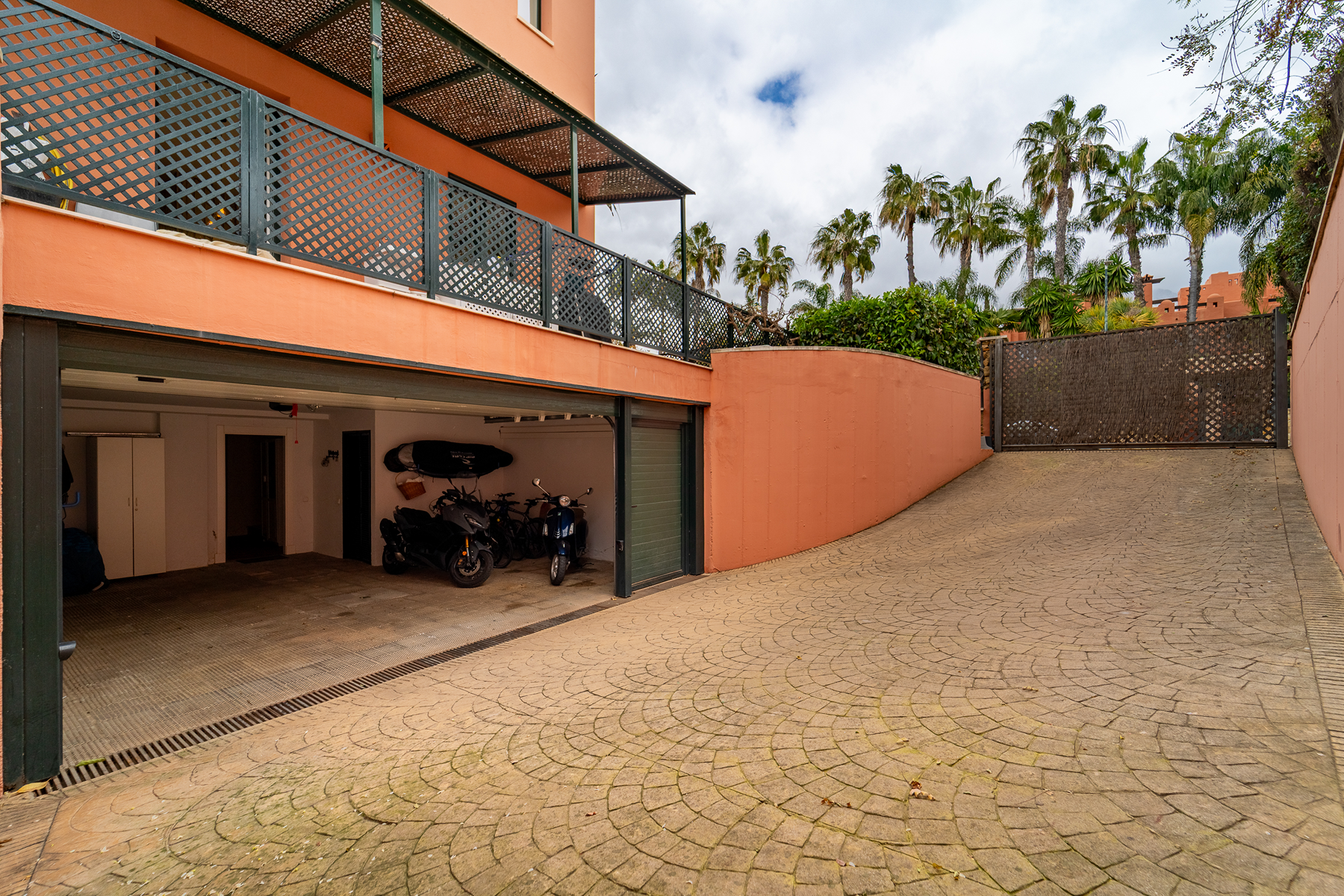  Charming Andalusian-style villa in Altos de Puente Romano, Golden Mile - 物件實景