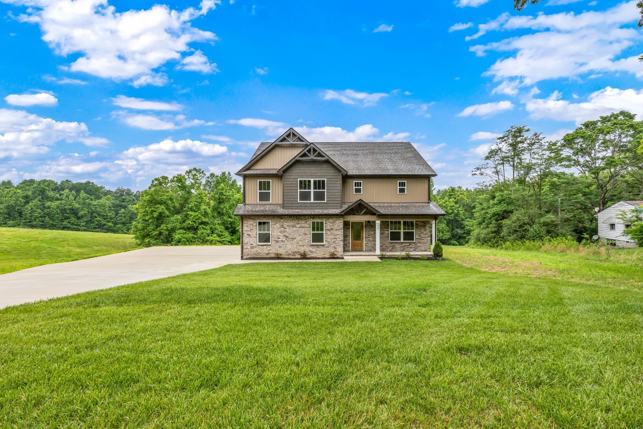 Clarksville, Tennessee, 37040, United States, 4 Bedrooms Bedrooms, ,3 BathroomsBathrooms,Residential,For Sale,2001195