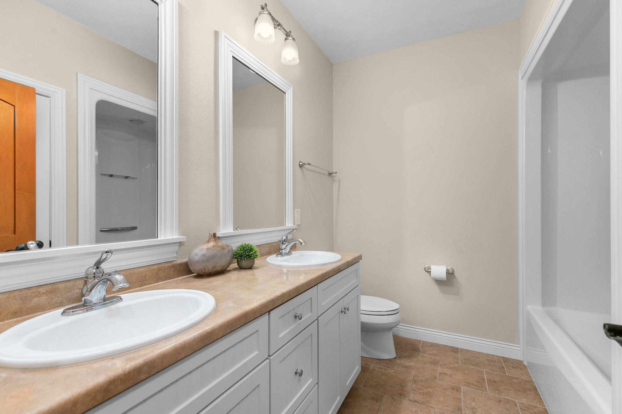 Combined Locks, Wisconsin, 54113, United States, 3 Bedrooms Bedrooms, ,4 BathroomsBathrooms,Residential,For Sale,1976414