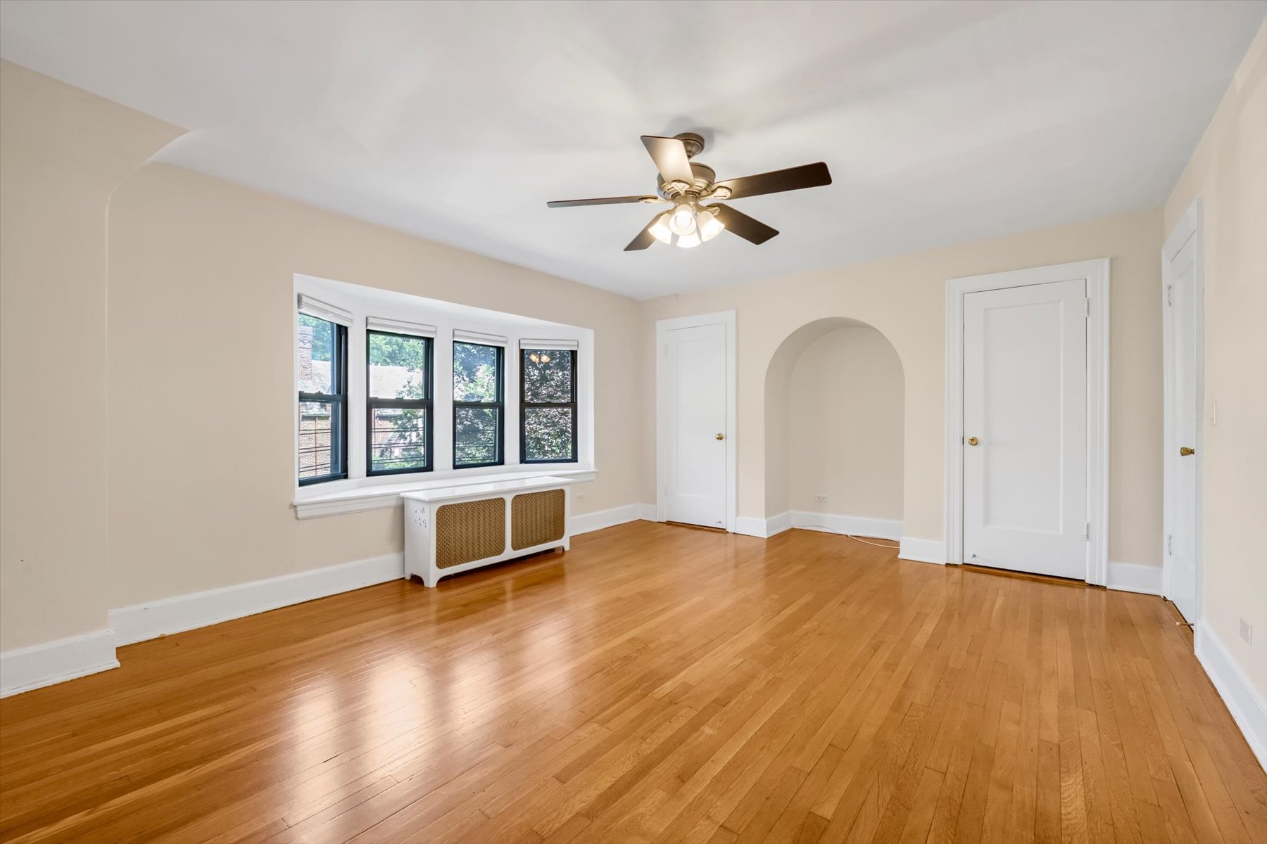  ?RENOVATED FOREST CLOSE ATTACHED BRICK TOWNHOUSE? - 物件實景