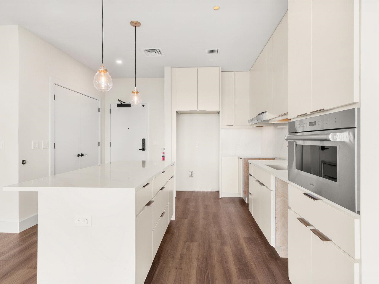 Burlington, Vermont, 05401, United States, 1 Bedroom Bedrooms, ,Residential,For Sale,1711937