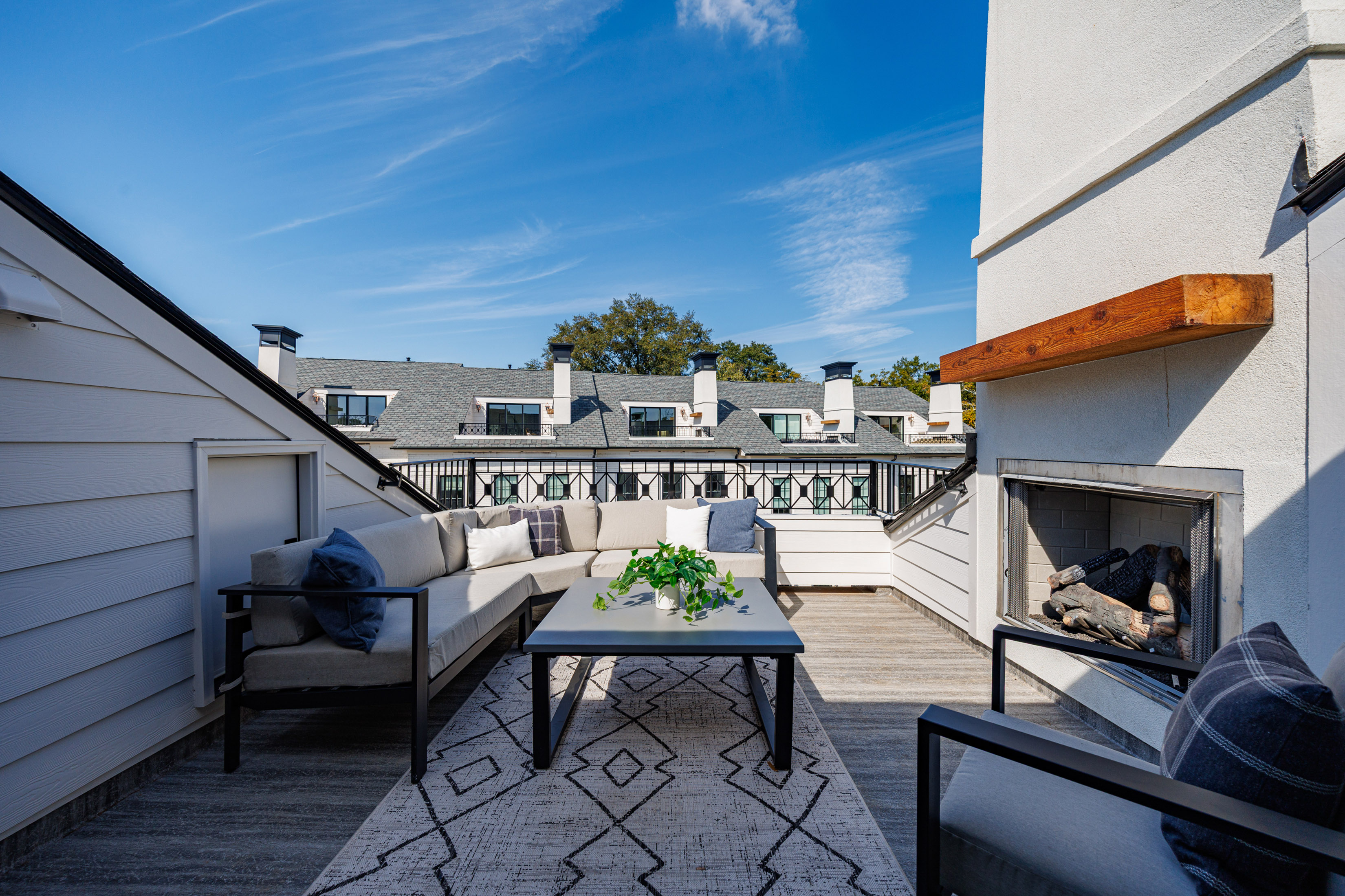  Lifestyle Extends Far Beyond Your Doorstep at Mayfair on Main - 物件實景