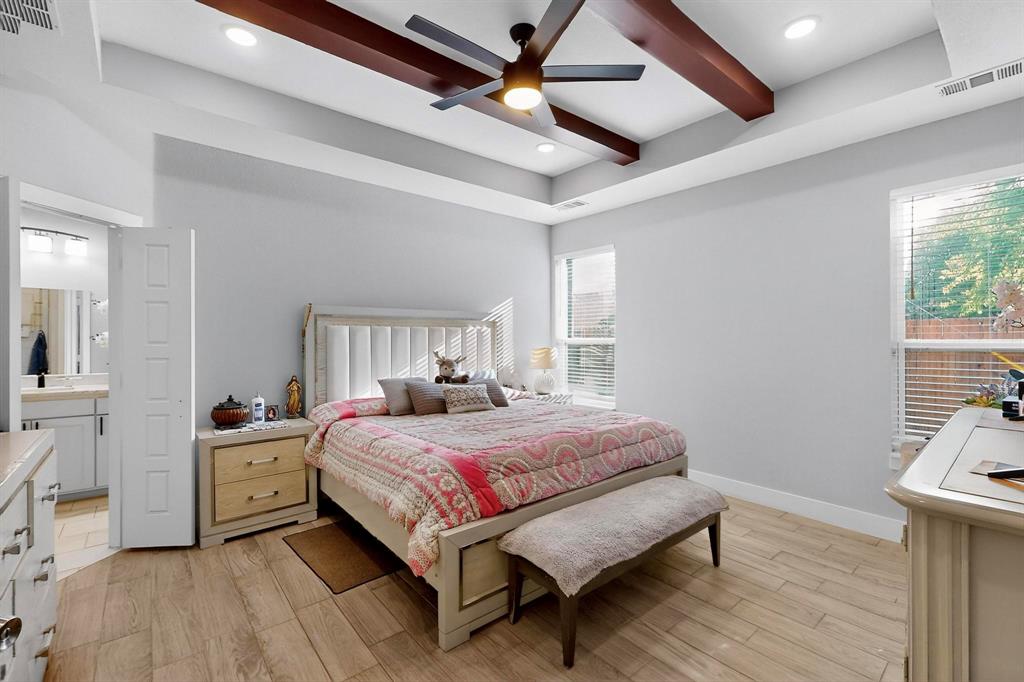 Grand Prairie, Texas, 75051, United States, 5 Bedrooms Bedrooms, ,5 BathroomsBathrooms,Residential,For Sale,1895413
