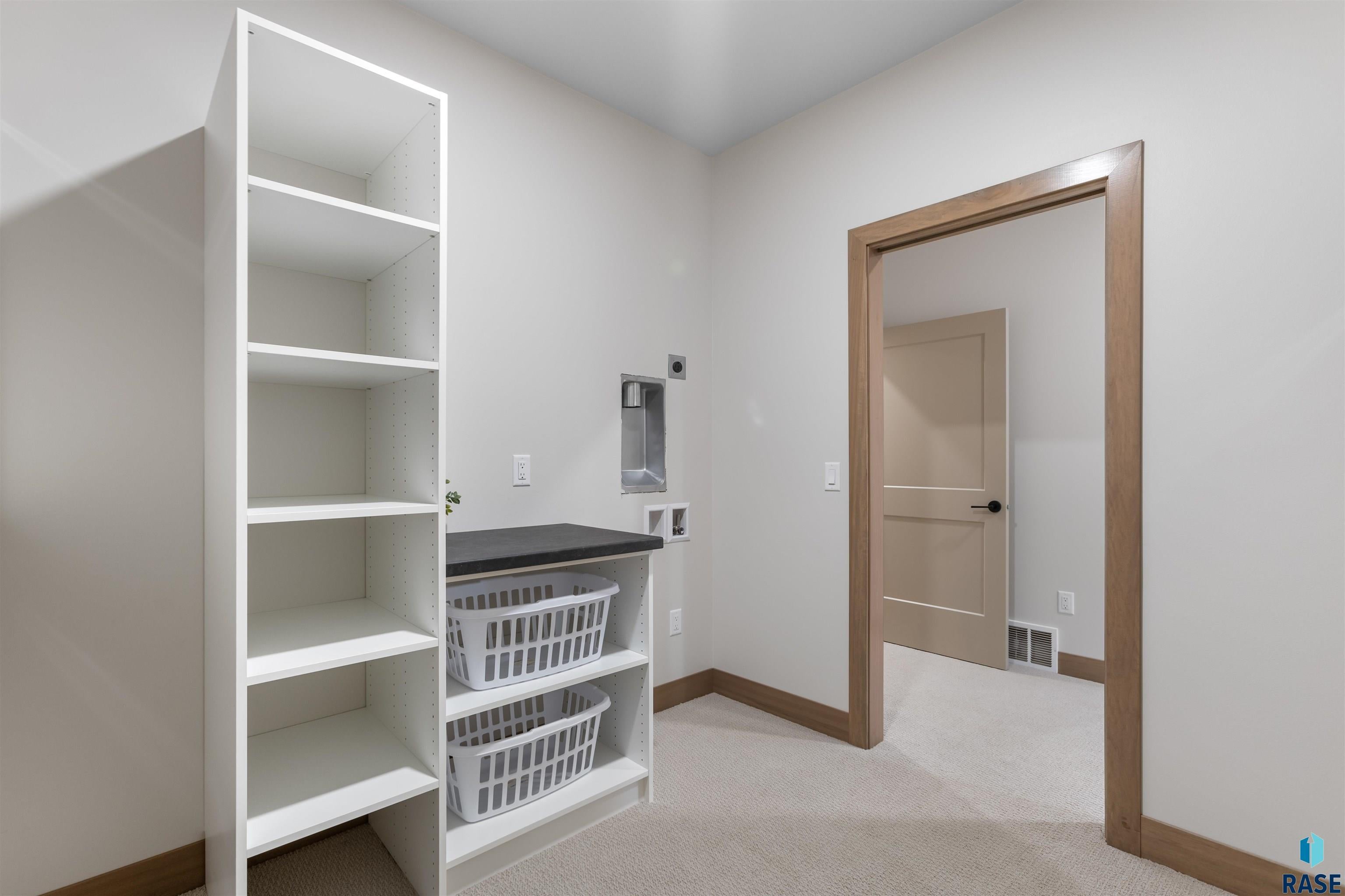 Sioux Falls, South Dakota, 57110, United States, 3 Bedrooms Bedrooms, ,2 BathroomsBathrooms,Residential,For Sale,1847243