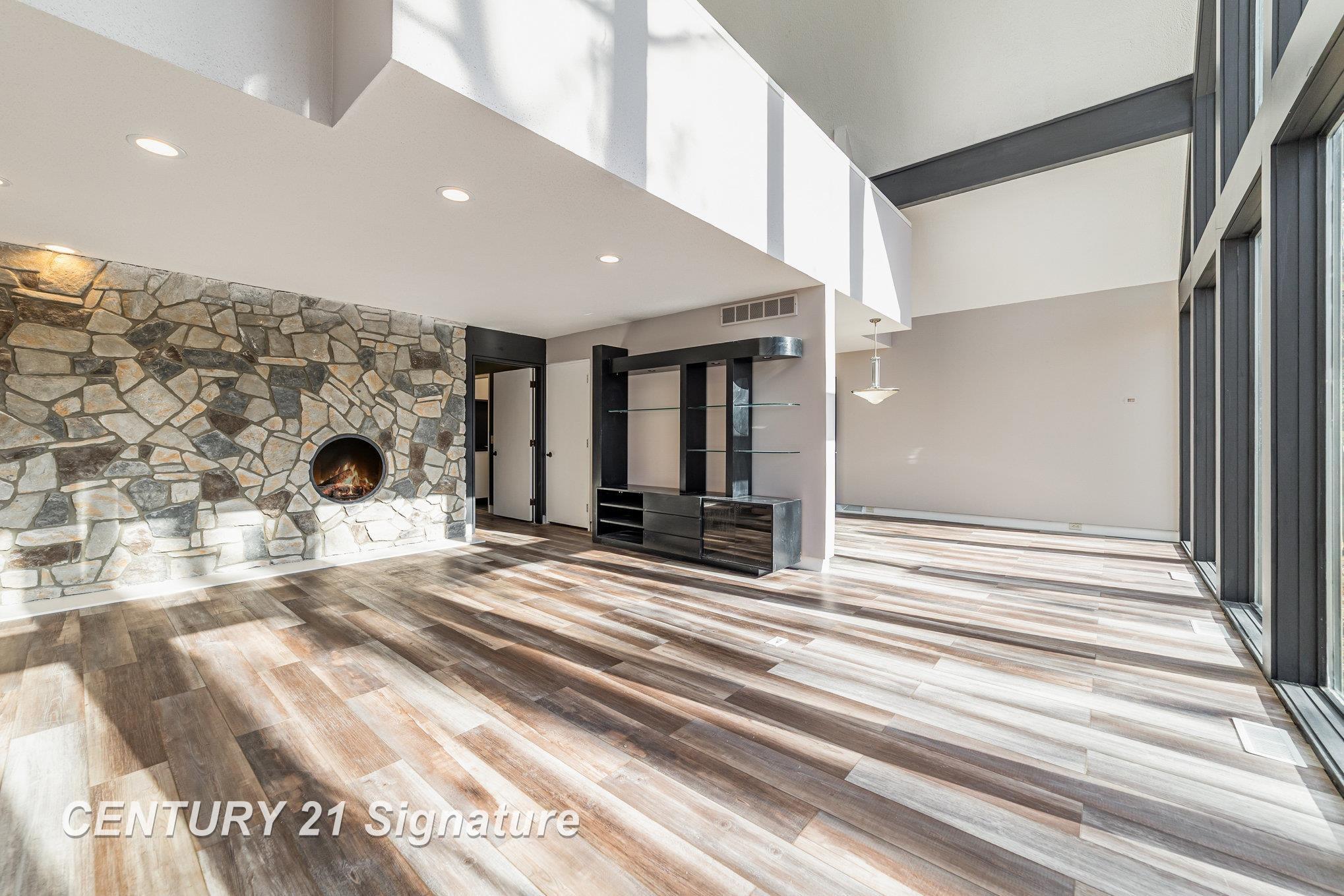 Saginaw, Michigan, 48609, United States, 4 Bedrooms Bedrooms, ,3 BathroomsBathrooms,Residential,For Sale,1994235