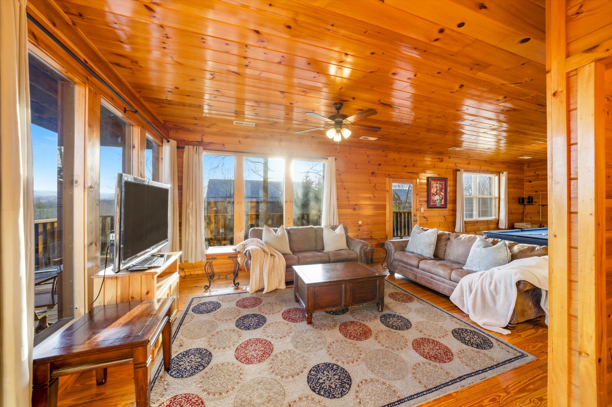 Sevierville, Tennessee, 37876-3406, United States, 3 Bedrooms Bedrooms, ,5 BathroomsBathrooms,Residential,For Sale,2048789