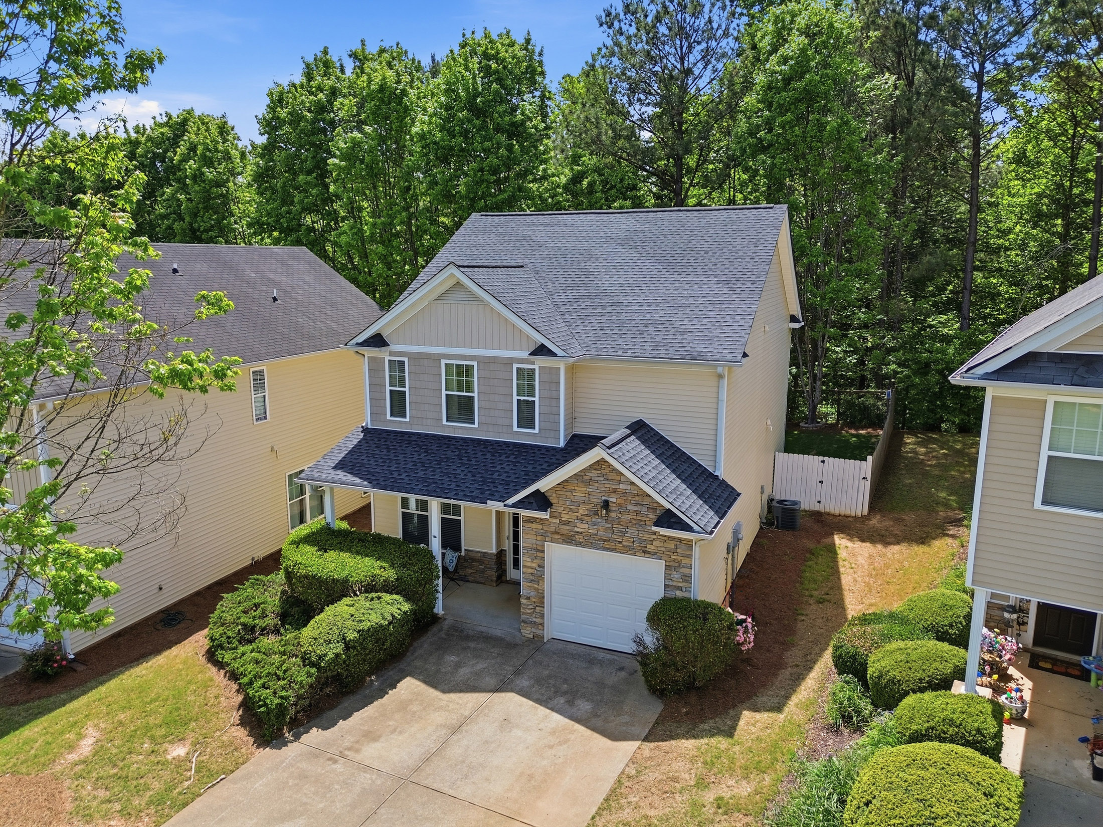  Located in the Sought-After and Low-Maintenance Enclave at Holly Mill Community - 物件實景