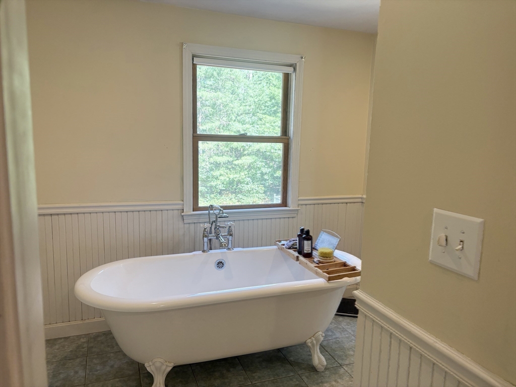 Halifax, Massachusetts, 02338, United States, 4 Bedrooms Bedrooms, ,4 BathroomsBathrooms,Residential,For Sale,1897355