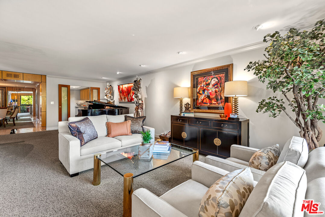 West Hollywood, California, 90069, United States, 2 Bedrooms Bedrooms, ,3 BathroomsBathrooms,Residential,For Sale,1898425