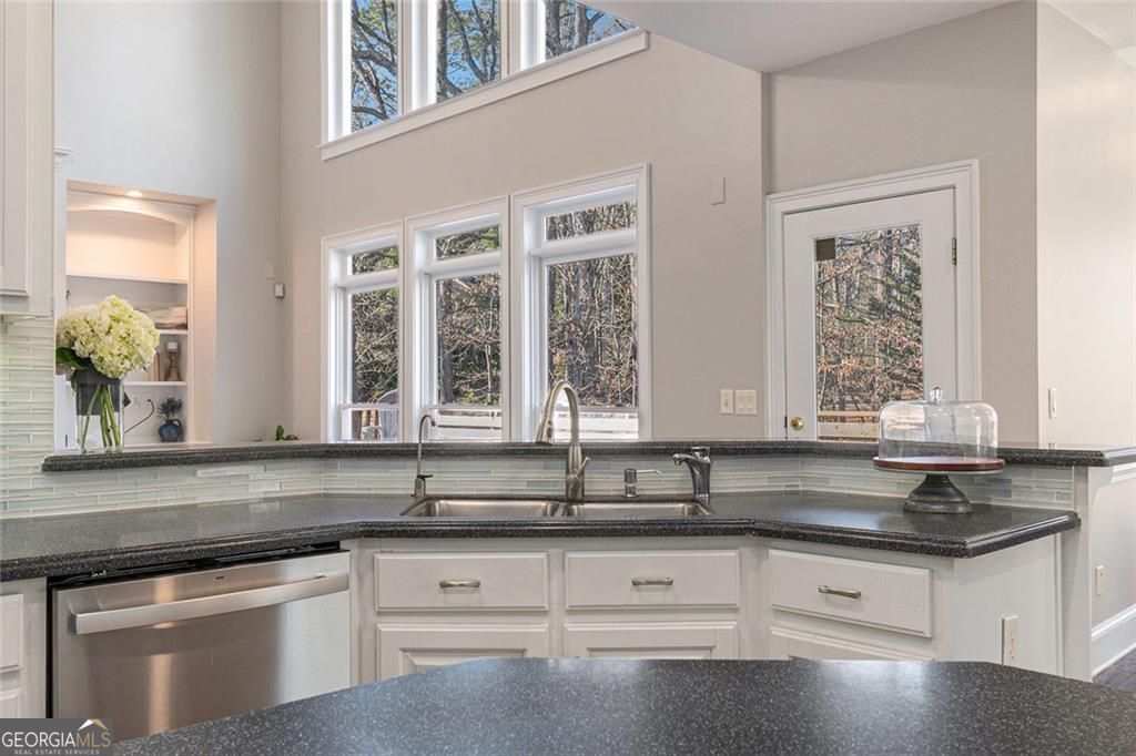 FLOWERY BRANCH, Georgia, 30542, United States, 5 Bedrooms Bedrooms, ,5 BathroomsBathrooms,Residential,For Sale,1894604
