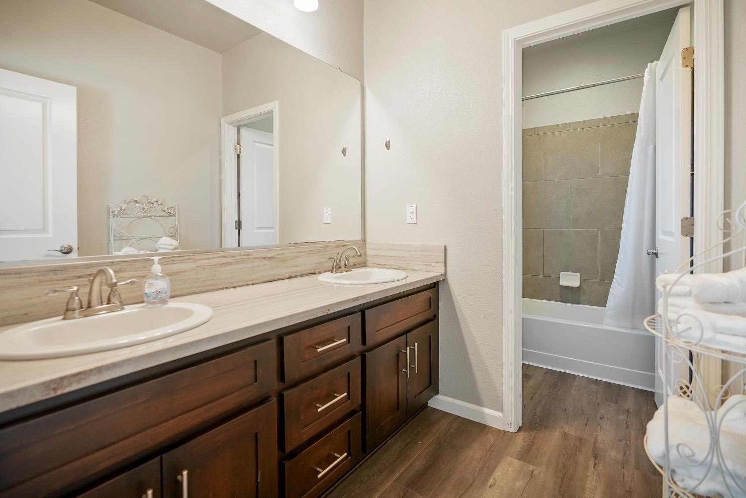 Ione, California, 95640, United States, 4 Bedrooms Bedrooms, ,3 BathroomsBathrooms,Residential,For Sale,1975203