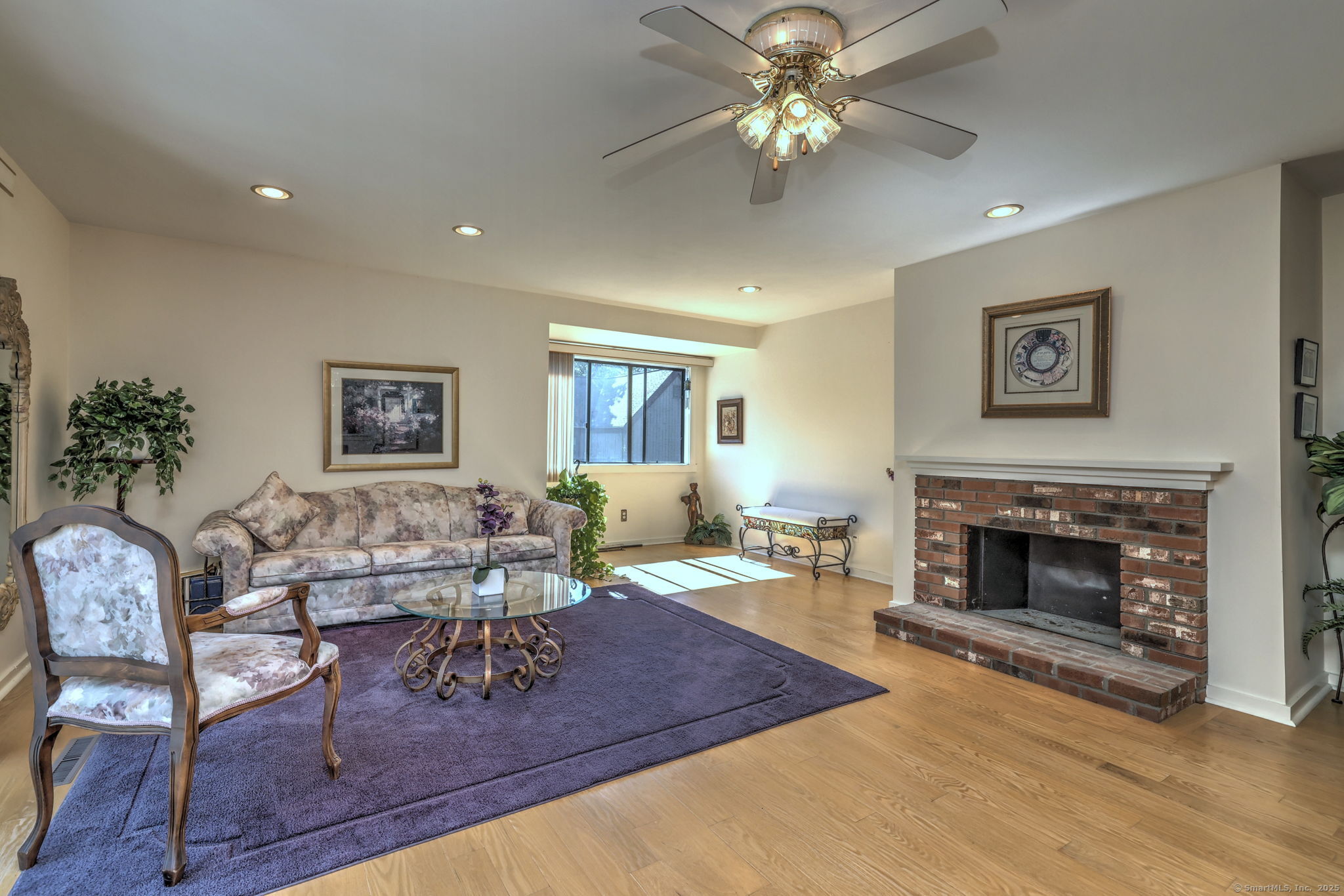 Stratford, Connecticut, 06614, United States, 1 Bedroom Bedrooms, ,3 BathroomsBathrooms,Residential,For Sale,1954891