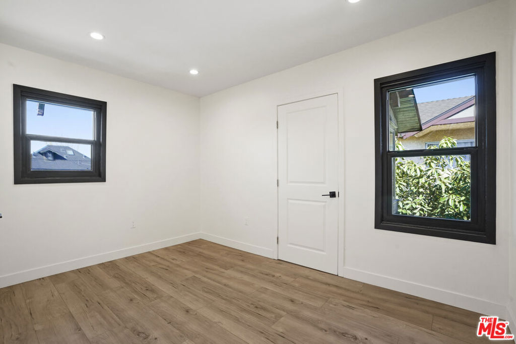 Los Angeles, California, 90007, United States, 5 Bedrooms Bedrooms, ,3 BathroomsBathrooms,Residential,For Sale,1975111