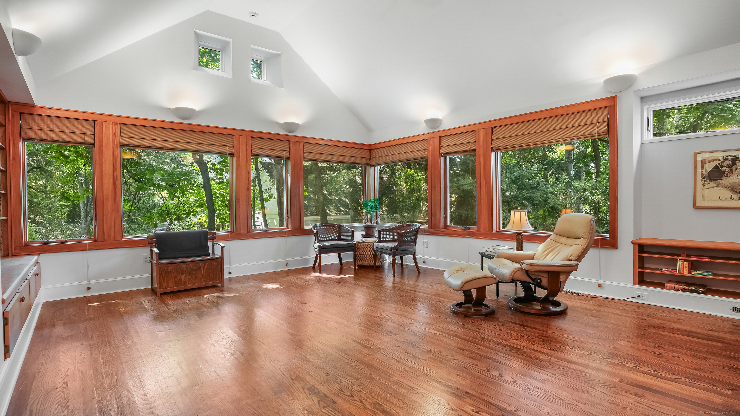 Hamden, Connecticut, 06517, United States, 4 Bedrooms Bedrooms, ,3 BathroomsBathrooms,Residential,For Sale,1917035