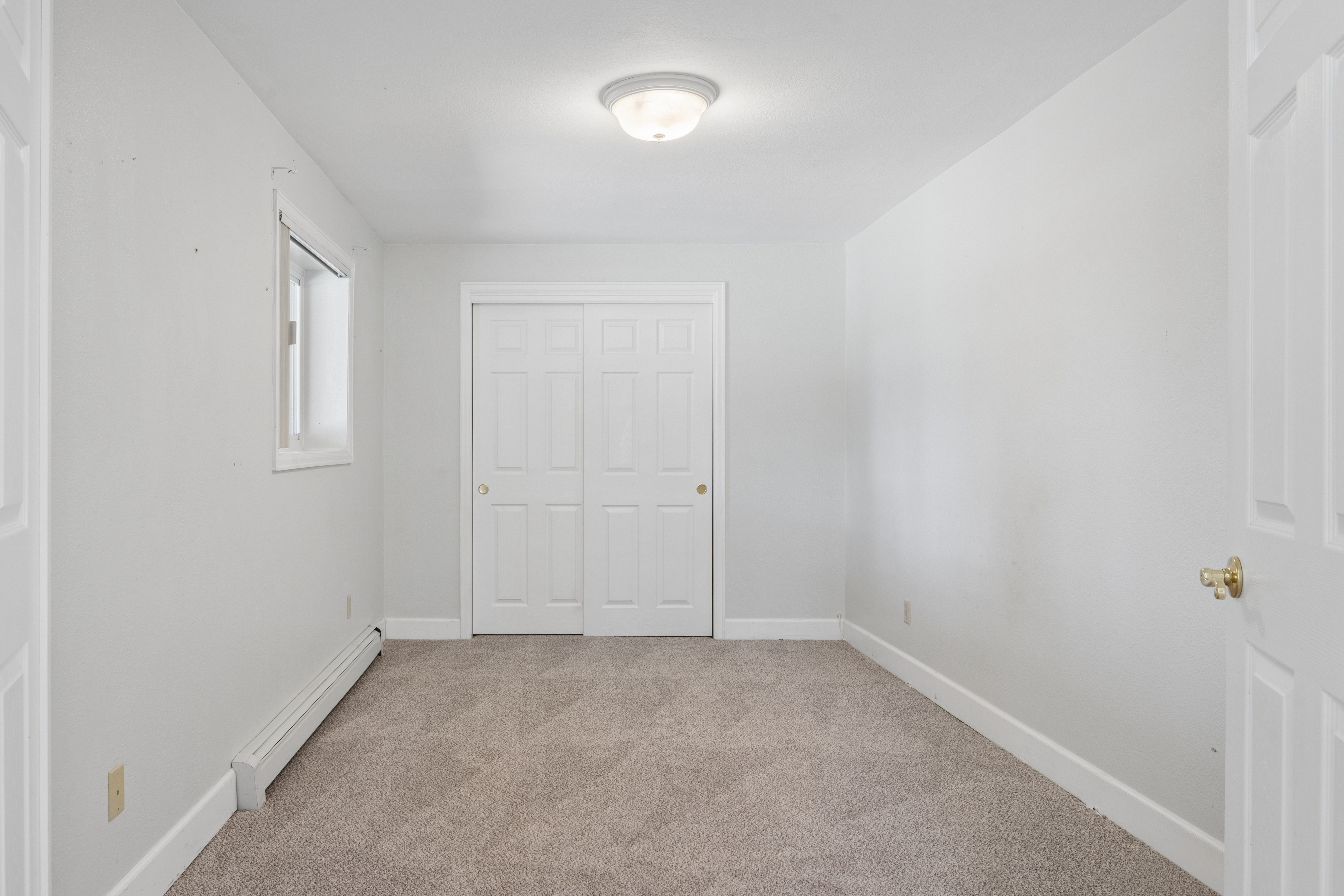  Set behind a gated entry on two and a half wooded acres - 物件實景