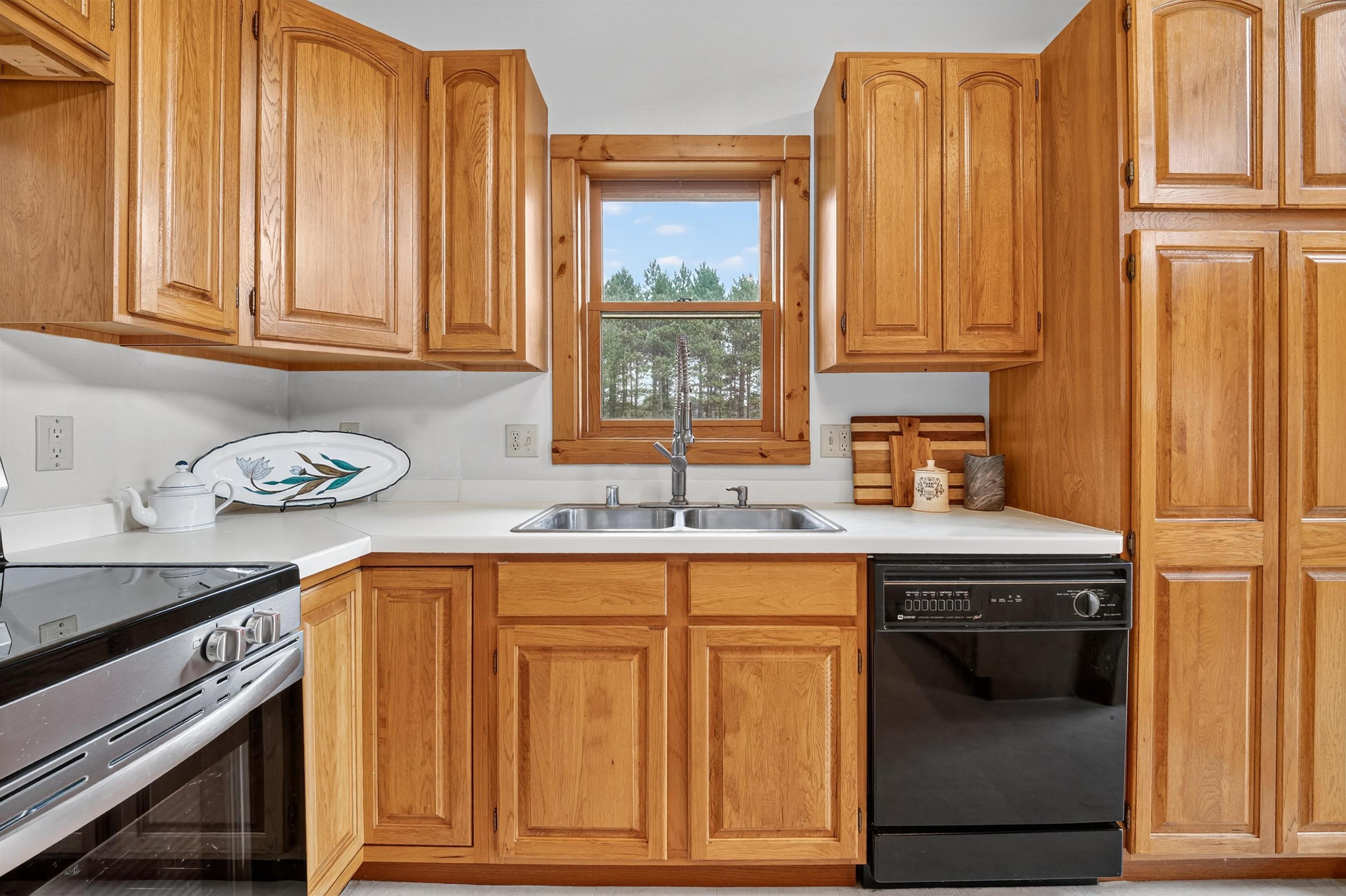 IOLA, Wisconsin, 54945, United States, 2 Bedrooms Bedrooms, ,3 BathroomsBathrooms,Residential,For Sale,1991168