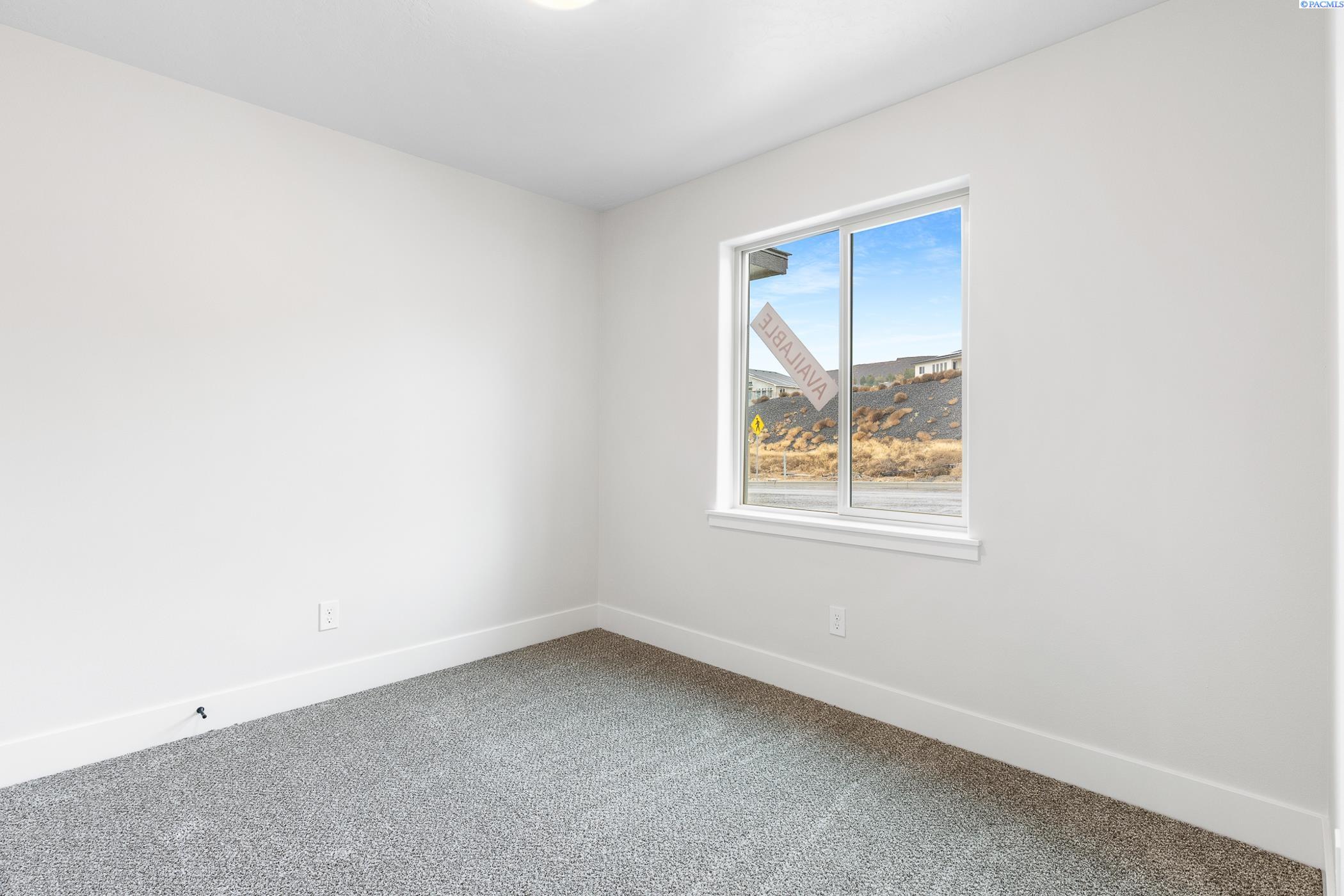 Kennewick, Washington, 99338, United States, 4 Bedrooms Bedrooms, ,1 BathroomBathrooms,Residential,For Sale,1988920