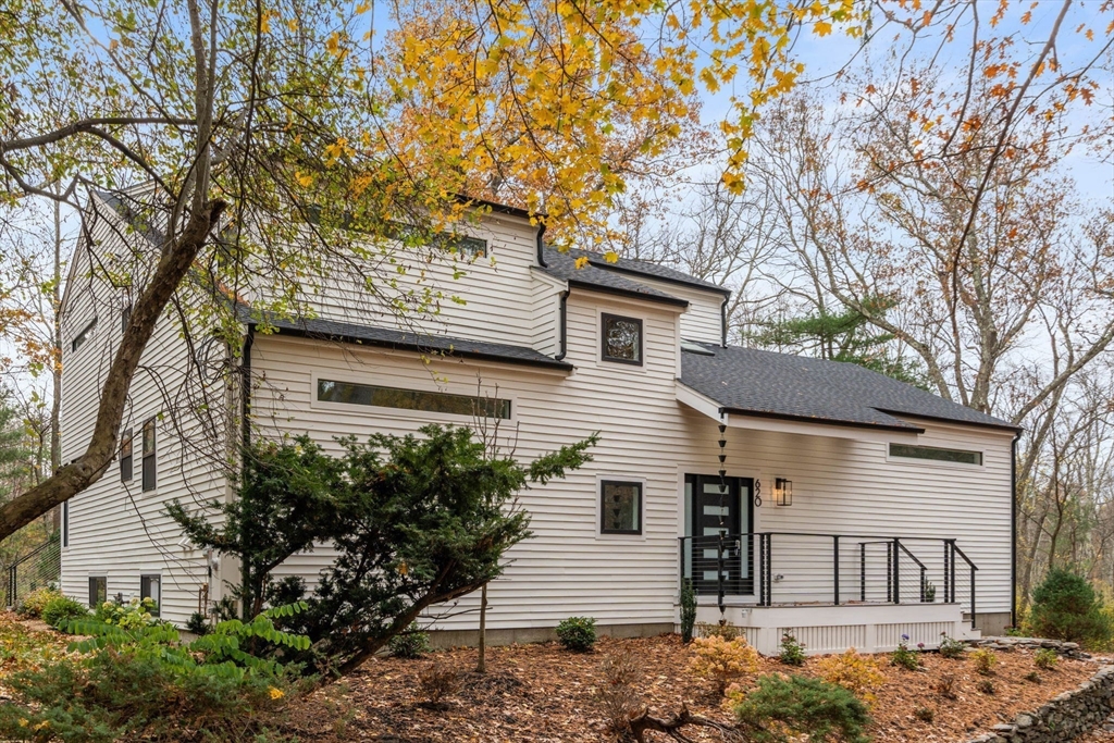 Weston, Massachusetts, 02493, United States, 4 Bedrooms Bedrooms, ,5 BathroomsBathrooms,Residential,For Sale,1989089