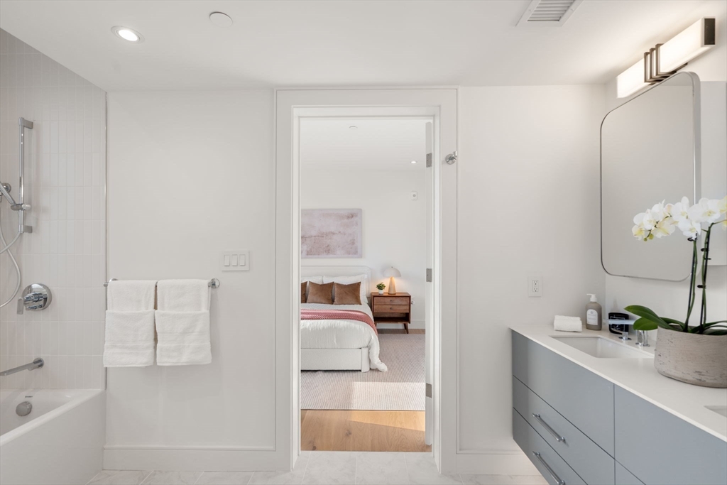 Boston, Massachusetts, 02118, United States, 2 Bedrooms Bedrooms, ,2 BathroomsBathrooms,Residential,For Sale,1988365