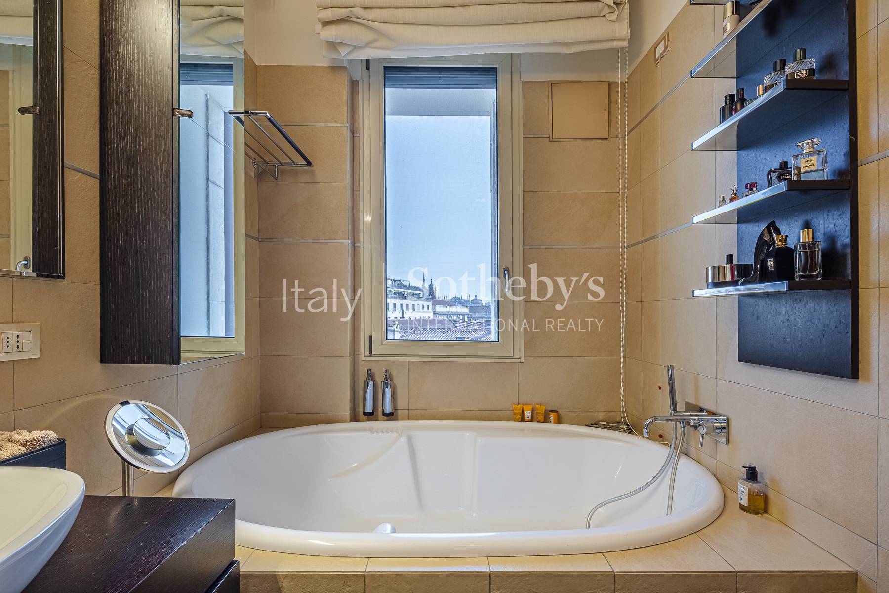  Prestigious penthouse with terrace steps from Montenapoleone - 物件實景