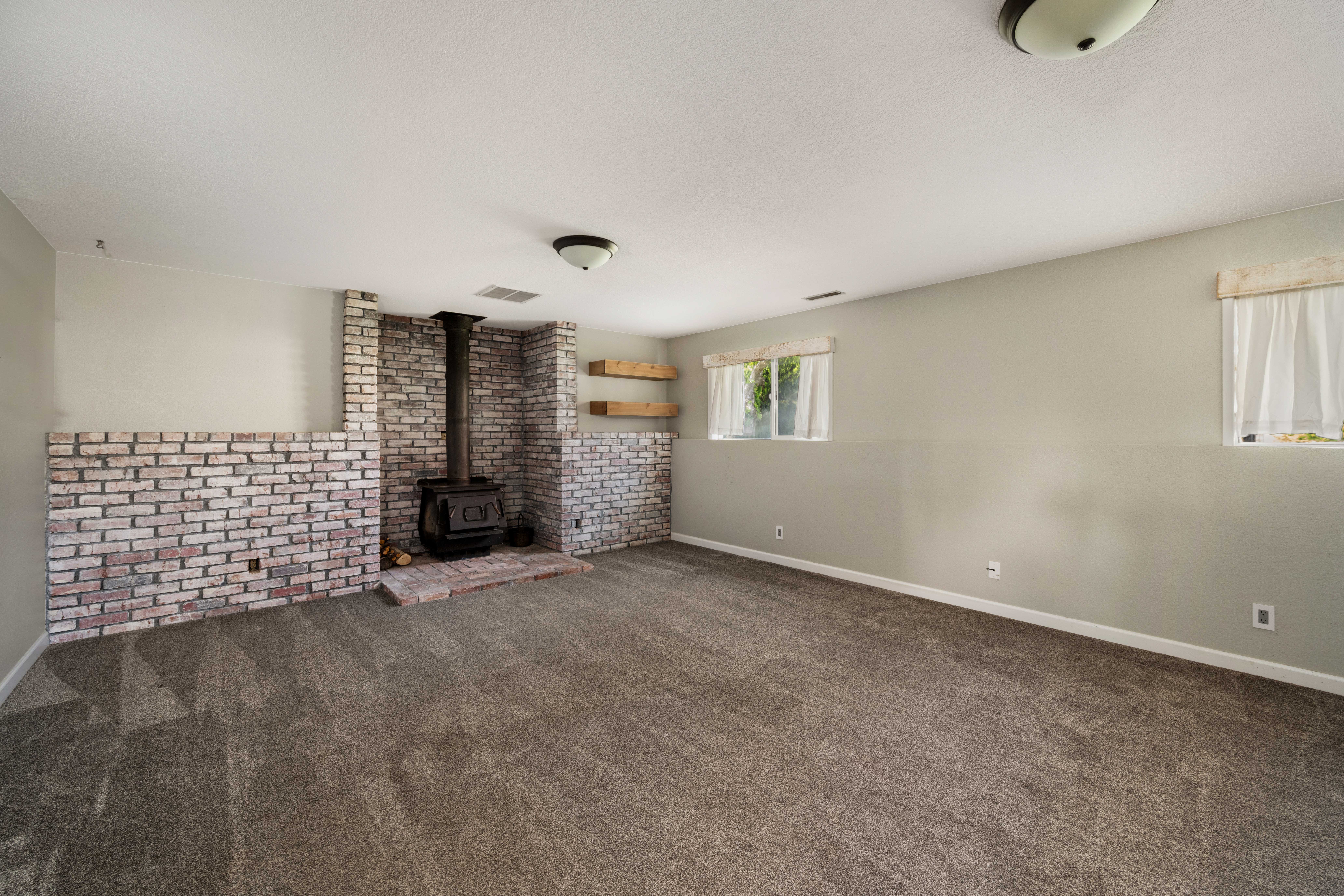  Beautifully Maintained Tri-Level Home - 物件實景