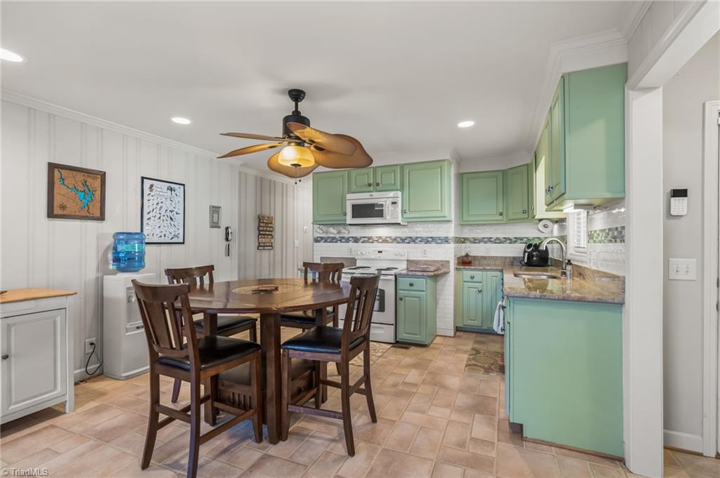 New London, North Carolina, 28127, United States, 3 Bedrooms Bedrooms, ,2 BathroomsBathrooms,Residential,For Sale,1991438