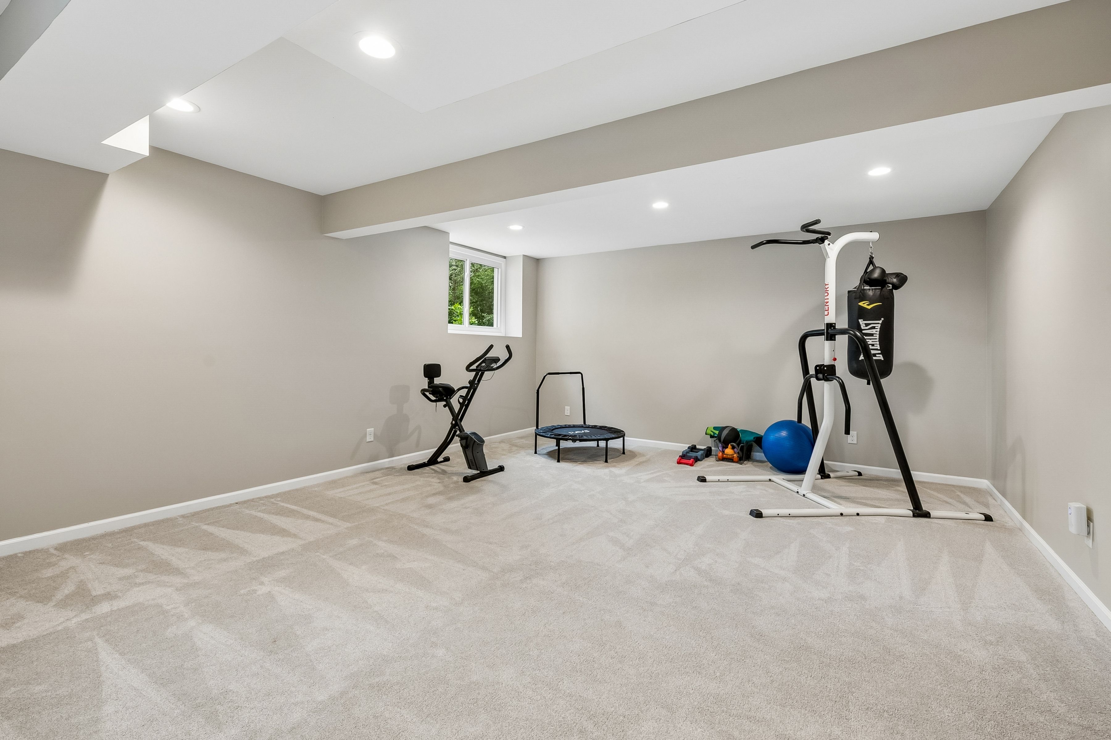  Beautifully Renovated in Coveted Chowen Park - 物件實景