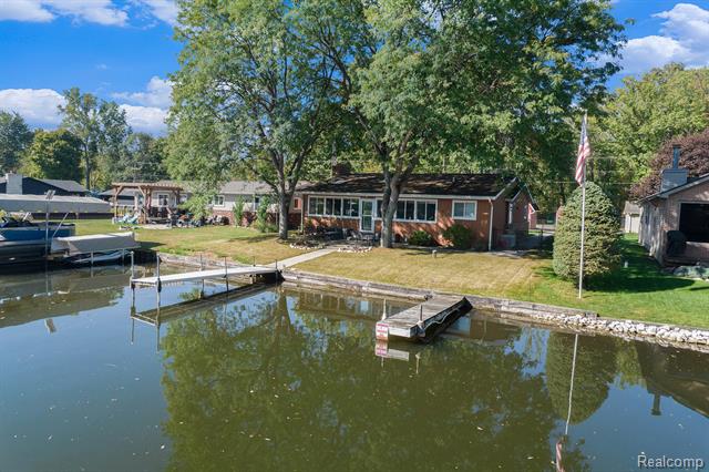 Putnam Twp, Michigan, 48169, United States, 3 Bedrooms Bedrooms, ,2 BathroomsBathrooms,Residential,For Sale,1981909