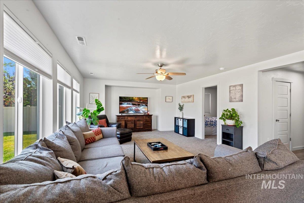 Meridian, Idaho, 83646, United States, 4 Bedrooms Bedrooms, ,3 BathroomsBathrooms,Residential,For Sale,1906214