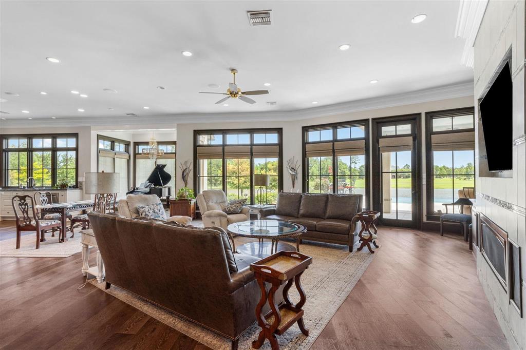 Lake Charles, Louisiana, 70605, United States, 5 Bedrooms Bedrooms, ,8 BathroomsBathrooms,Residential,For Sale,2017314