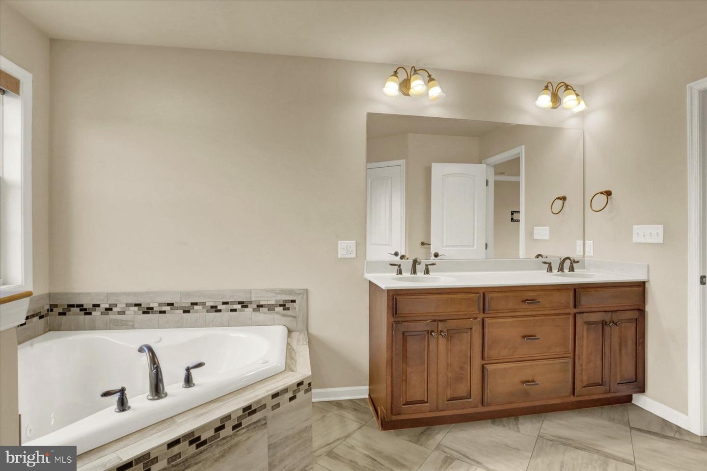 Mechanicsburg, Pennsylvania, 17050, United States, 5 Bedrooms Bedrooms, ,5 BathroomsBathrooms,Residential,For Sale,1910880