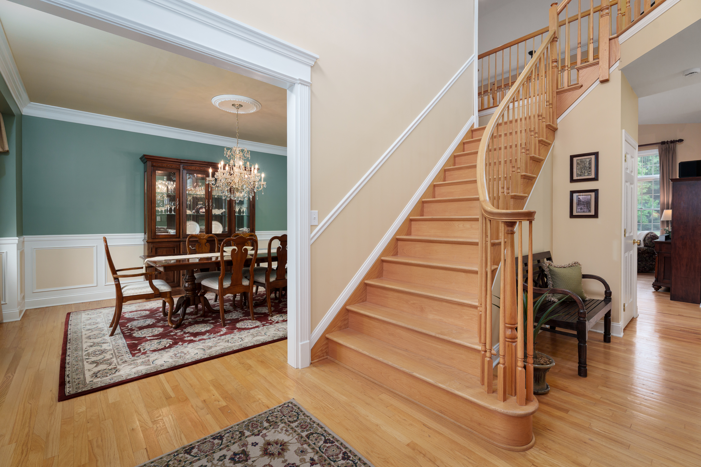  Grosso Built Center Hall Colonial with Four Bedrooms Near Schools and Library - 物件實景