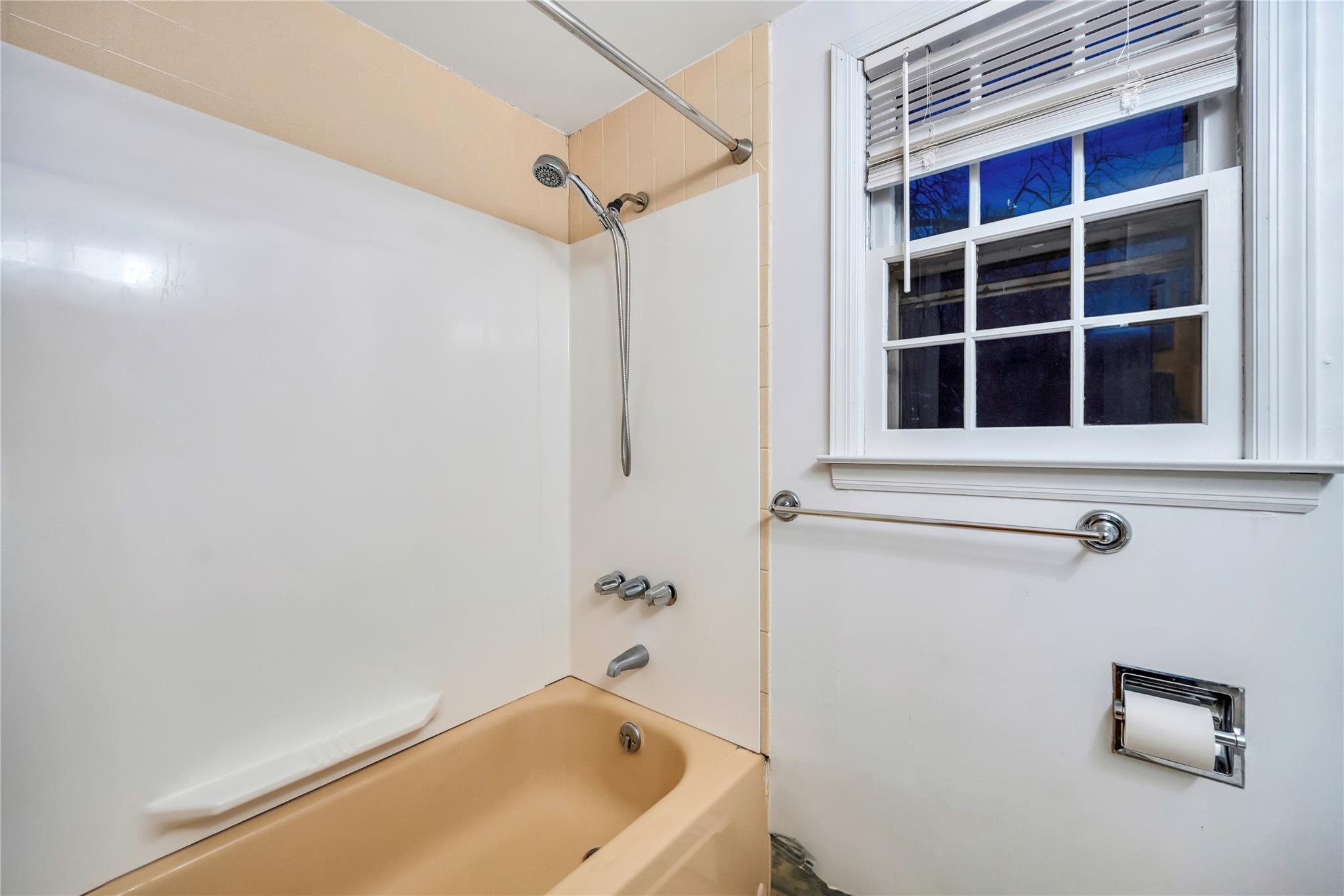 Hauppauge, New York, 11788, United States, 4 Bedrooms Bedrooms, ,2 BathroomsBathrooms,Residential,For Sale,1714342