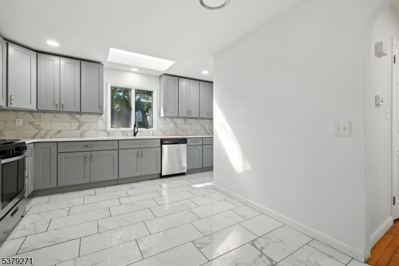 Kenilworth Boro, New Jersey, 07033-2046, United States, 3 Bedrooms Bedrooms, ,3 BathroomsBathrooms,Residential,For Sale,1977476