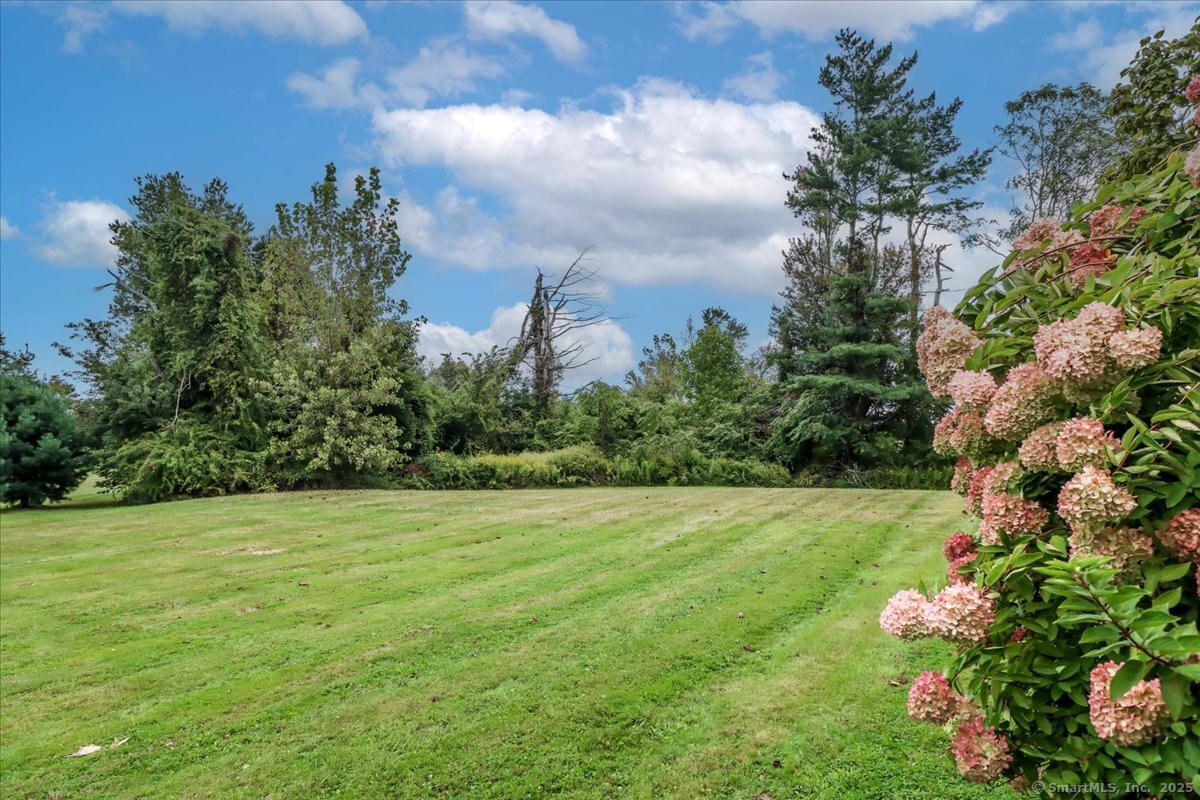 Brookfield, Connecticut, 06804, United States, 3 Bedrooms Bedrooms, ,3 BathroomsBathrooms,Residential,For Sale,1948601