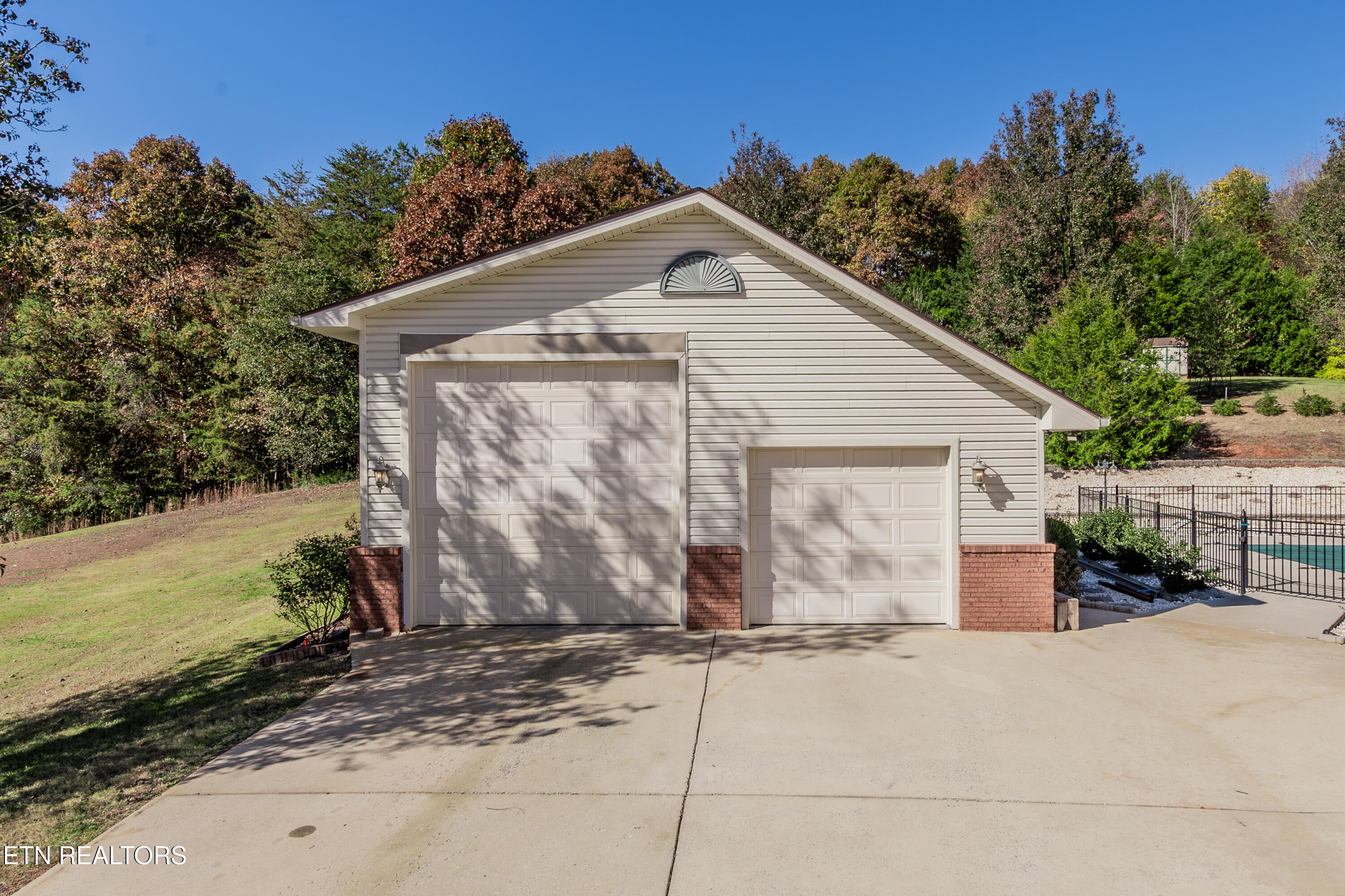 Harriman, Tennessee, 37748, United States, 3 Bedrooms Bedrooms, ,4 BathroomsBathrooms,Residential,For Sale,1989060