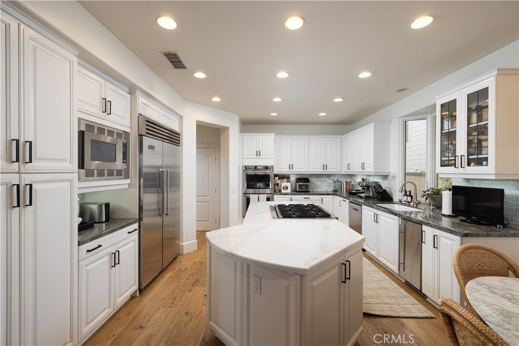 Newport Beach, California, 92660, United States, 3 Bedrooms Bedrooms, ,3 BathroomsBathrooms,Residential,For Sale,1867238