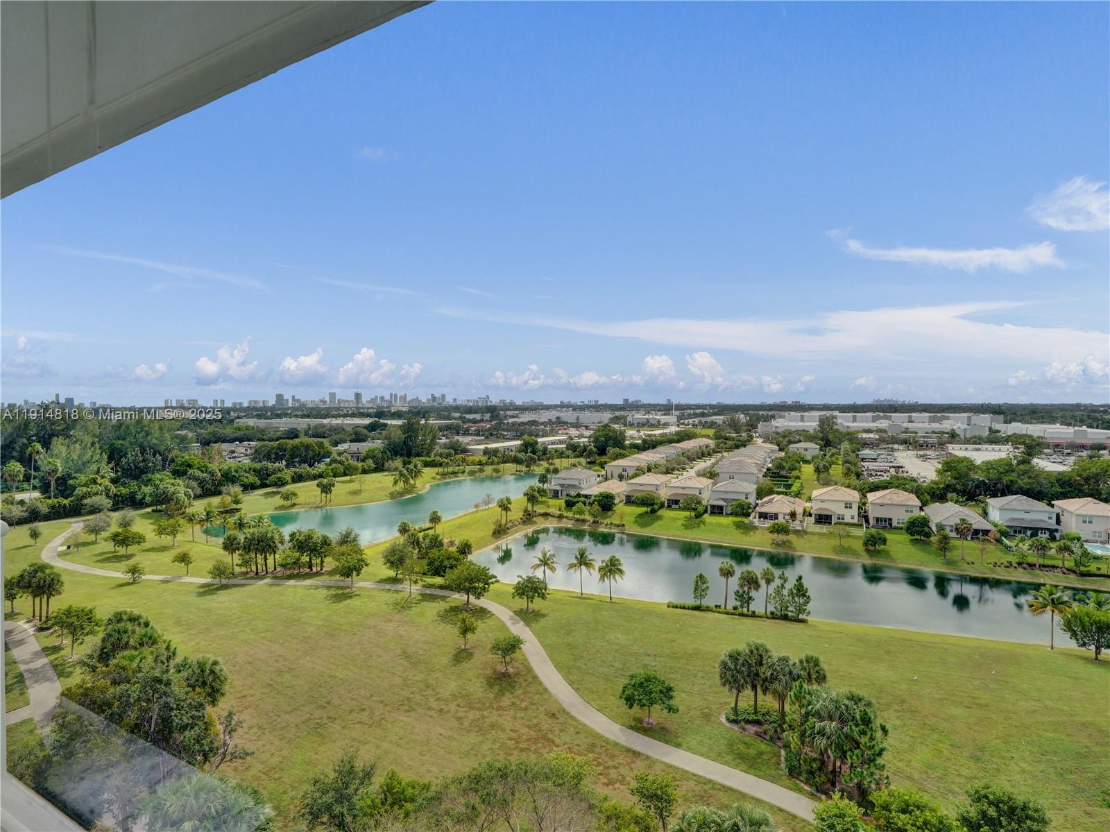 Hollywood, Florida, 33021, United States, 2 Bedrooms Bedrooms, ,3 BathroomsBathrooms,Residential,For Sale,1997464